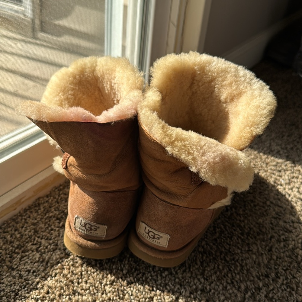 Chestnut UGGs - Picture 2 of 4